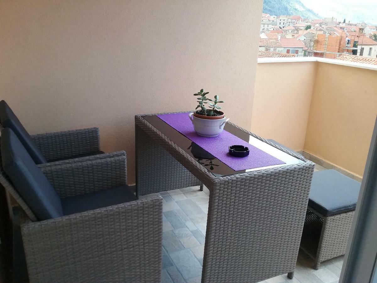 Apartment Willy Komiža Esterno foto