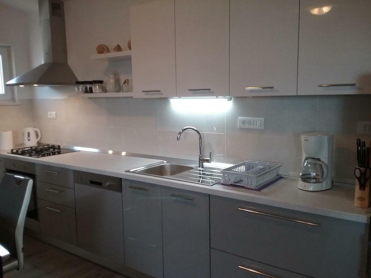 Apartment Willy Komiža Esterno foto