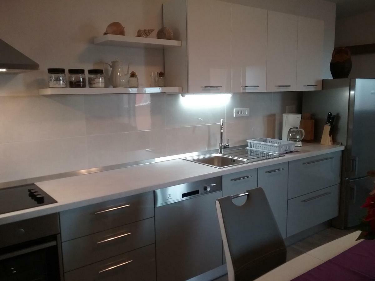 Apartment Willy Komiža Esterno foto