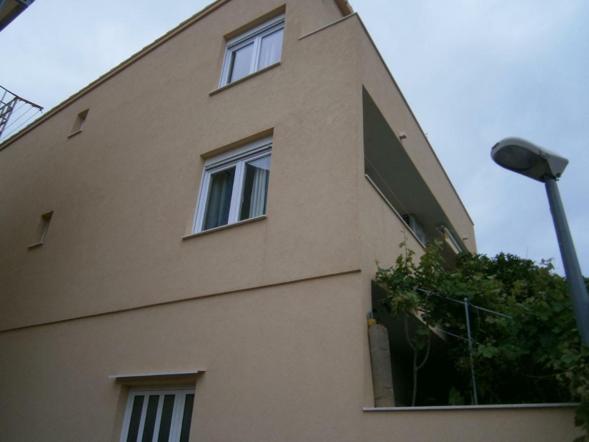 Apartment Willy Komiža Esterno foto