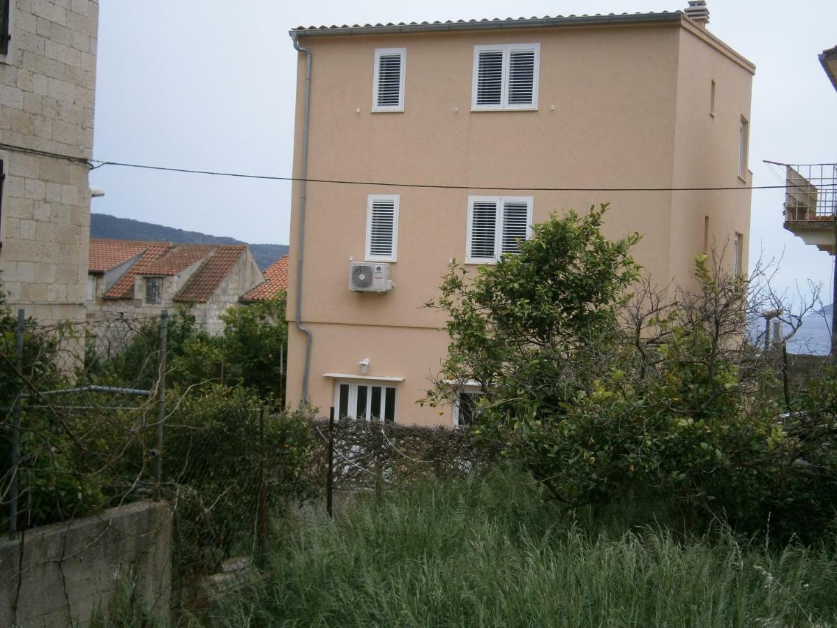 Apartment Willy Komiža Esterno foto