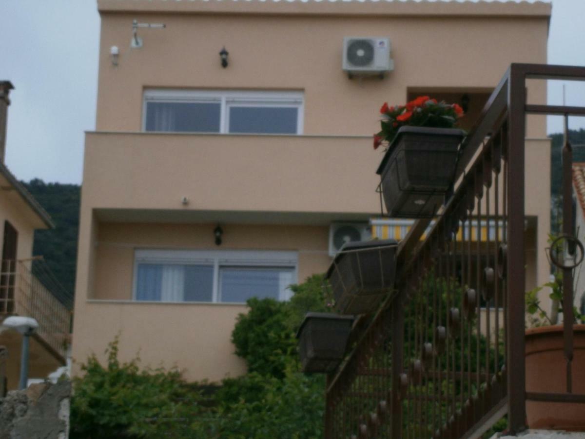 Apartment Willy Komiža Esterno foto