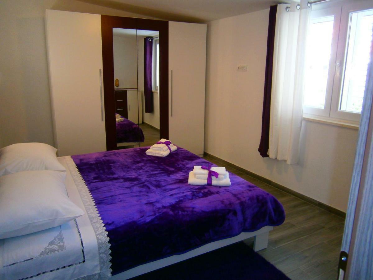 Apartment Willy Komiža Esterno foto