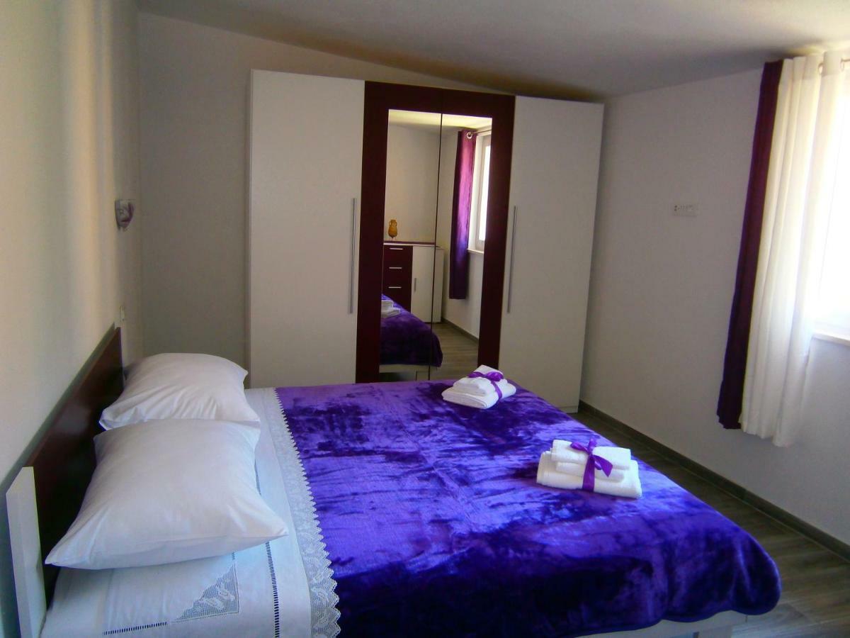 Apartment Willy Komiža Esterno foto