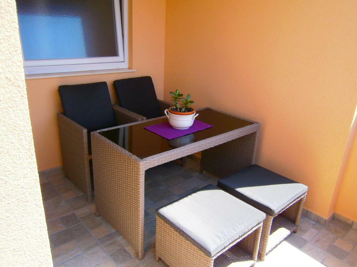 Apartment Willy Komiža Esterno foto