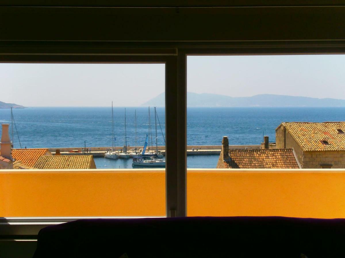 Apartment Willy Komiža Esterno foto
